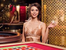 Mengakses live casino pucaktoto dengan fitur mobile friendly dan lancar di smartphone